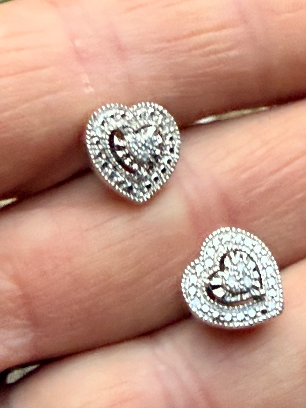Vintage Heart Halo Stud Earrings in Silver with Pavé diamonds - Picture 4 of 15